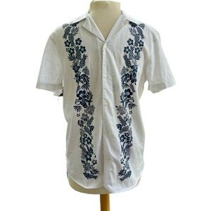 Essex Crossing Montauk White Blue Size Small Shirt Linen Hawaiian Short Sleeved